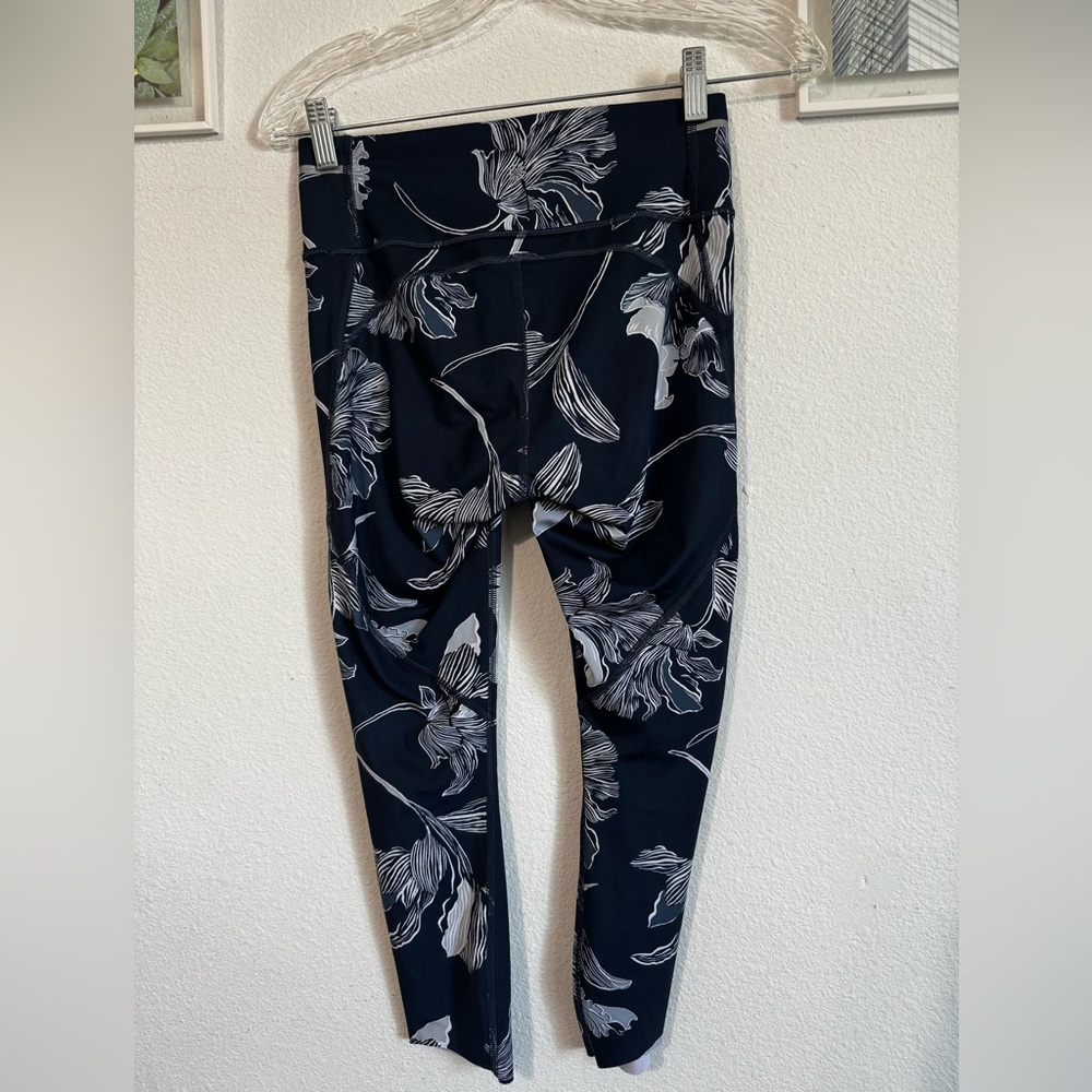 Athleta Floral Sonic Capri leggings - Picture 3 of 10